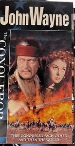 The Conqueror (VHS) 1955 camp epic stars John Wayne, Susan Hayward - Picture 1 of 1