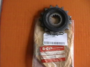 GENUINE SUZUKI 27510 12C01 02D00 RGV250 K L WOLF VJ21A 89-90 15T FRONT SPROCKET - Picture 1 of 1