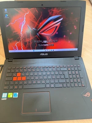 ASUS ROG GL502V 15;4 FULL HD ,Core i7 6700,16 GB;256 SSD;1TB ;GTX 1060  - Bild 1 von 4