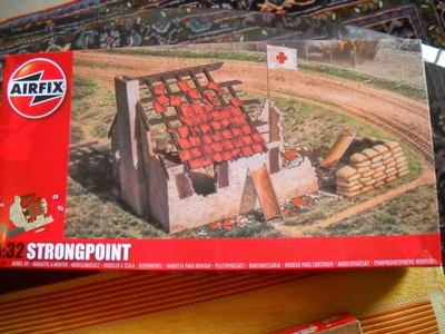 Airfix 1/35 Strongpoint Desert Outpost und Bamboo House original verpackt- -Rar - Bild 1 von 3