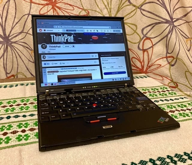 IBM ThinkPad X41 Microsoft Windows XP Professional 2003 + Official Charger Cable - Image 1 of 3