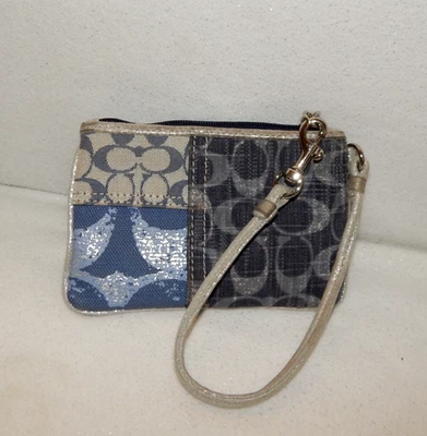 Cartera Muñequera Coach Amapola Denim Retazos Azul Plata Esquina Cremallera Firma C Foto 1 de 4