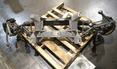 Brazo de control de suspensión trasera Chevy Corvette C5 1997-04 usado sin ejes/diff Foto 1 de 4