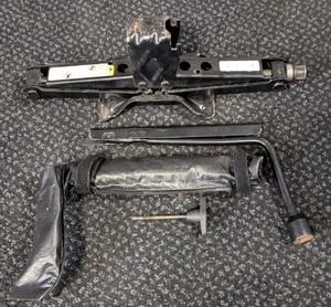 2009 CHEVY TRAVERSE JACK AND TOOL KIT - Picture 1 of 8