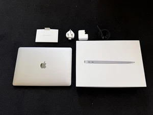 Apple MacBook Air M1 (512 GB SSD, 16 GB RAM) z pudełkiem, międzynarodowy angielski - Zdjęcie 1 z 4