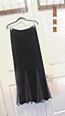 Falda Larga JS Boutique Terciopelo Negro Paneles de Malla Acampanada Talla 6 Hecha en Canadá Foto 1 de 4