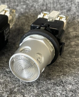 Eaton HT8A Clear Pushbutton Switch SER B1 250V Used - Image 1 of 4