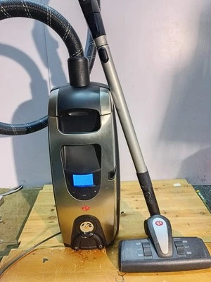 Staubsauger Lux Intelligence funktionsfähig, Schäden im Innenbereich der Tür - Bild 1 von 4