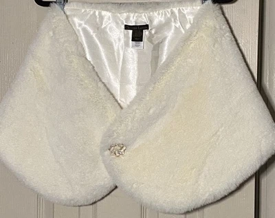 Christian Lacroix Estola de piel sintética Envoltura nupcial Broche Encogerse de hombros Chal Marfil Foto 1 de 4