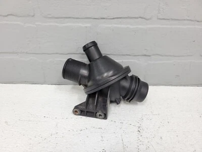 Carcasa termostato de refrigeración del motor BMW 328ix 2012-2015 OEM Foto 1 de 4