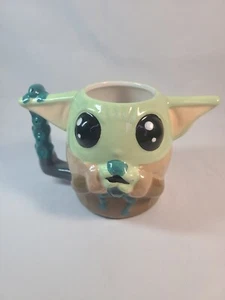 Star Wars The Mandalorian The Child Baby Yoda Grogu & Frosch Keramik geformte Tasse - Bild 1 von 4