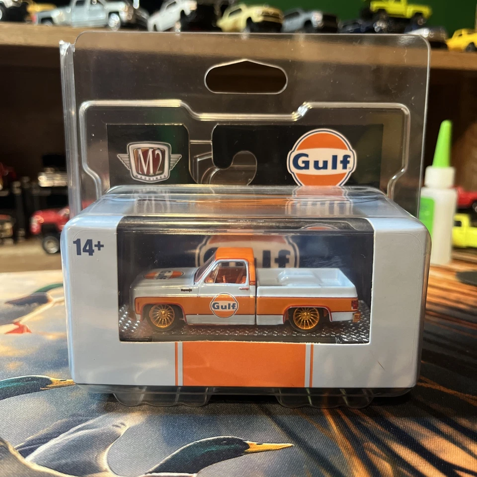 Chevrolet Cheyenne 1973 nuevo 2025 M2 Machines Cube Gulf c10 *CHASE* *PROTECTOR* Foto 1 de 4