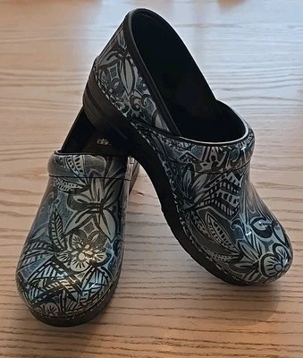 Dansko Women's Professional Floral Patent Denim Size 38 EU, 7.5-8 US  - Image 1 of 4