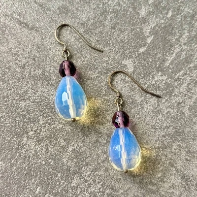 Orecchini pendenti in argento 925 con goccia in vetro opalino e viola - Immagine 1 di 4