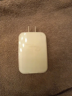 Cargador de teléfono móvil Rocketfish ladrillo eléctrico modelo # RF-IPDWCH - 5v 2.1A Foto 1 de 3