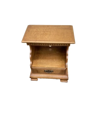 66327 ETHAN ALLEN Maple Nightstand End Table Stand - Image 1 of 4