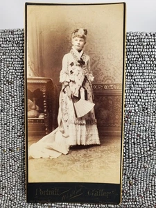 Tarjeta de gabinete retrato de mujer joven 1880 a través de la década de 1890 -FILADELFIA (B2)** - Imagen 1 de 13