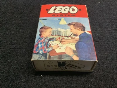 LEGO Set 218 mit 2x4 Steinen (13x) weissunbespielt,Box hat Lagerspuren - Bild 1 von 2