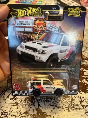 Hot Wheels Premium Boulevard Mitsubishi Pajero Evolution escala 1:64 pilotos reales Foto 1 de 4