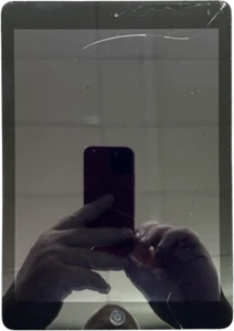 Apple iPad Air 2  64GB, Wi-Fi, 9.7in - Silver - Cracked Glass - Picture 1 of 7