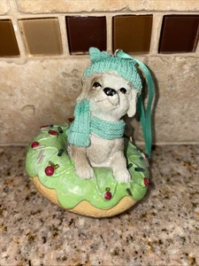 HUND WELPE Weihnachtsschmuck Figur 4" DONUT STREUSEL GRÜN MÜTZE SCHAL # 165 - Bild 1 von 6