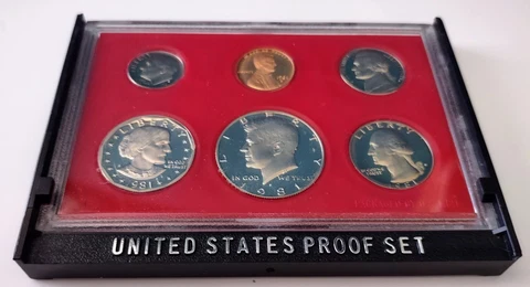 1981  Proof Set US Mint  Susan B Anthony Dollar    Coins In Excellent Condition Cover