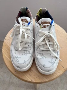 Reebok Sneaker Off-White/Ivory Color With Chinese Characters In Size 6.5 - Picture 1 of 9