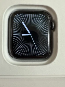 Apple Watch Series 6 44mm space grey aluminiowa obudowa z czarnym paskiem sportowym -... - Zdjęcie 1 z 6