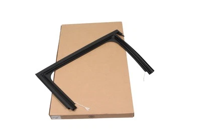 Guarnizione finestrino posteriore destra originale Peugeot 2008 I 9811337680 - Immagine 1 di 4