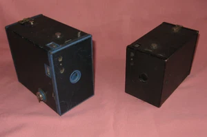 2 KODAK BROWNIE BOX CAMERAS No 2 Model F & Navy Blue No 2a Model C ANTIQUE - Picture 1 of 22