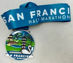 Medalla Kaiser Permanente San Francisco KPSF 2023 Media Maratón Cisne Finisher - Imagen 1 de 2