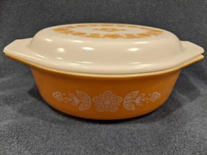 Vintage Pyrex Butterfly Gold #043 1.5 QT Casserole Dish with Lid - Orange White - Picture 1 of 7