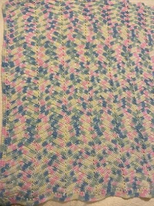 VINTAGE? Pastel Pink Blue Yellow White HAND CROCHETED/KNIT BLANKET Weave EUC - Picture 1 of 6