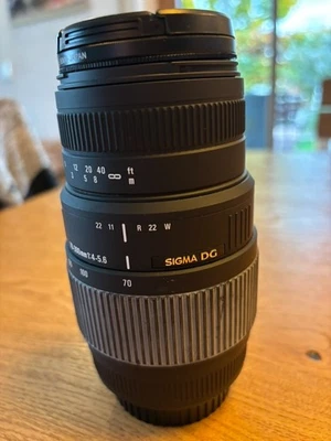 Sigma 70-300 mm F4,0-5,6 DG Makro-Objektiv (58 mm Gewinde) Canon  NP 199,- € - Bild 1 von 4