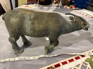 LARGE CHINESE OX WATER BUFFALO BULL BRONZE STATUE WITH INTERESTING DESIGNS - Picture 1 of 8