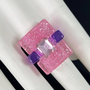 Modernist Lucite Ring Pink Purple Glitter Rhinestone Sz 7.75 Chunky Post Modern - Picture 1 of 7