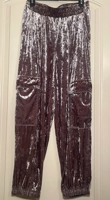 Pantalones cargo Jessica Simpson para mujer de terciopelo champán pequeños Foto 1 de 4