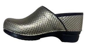 Scarpe comode slipon Dansko XP Pro pelle oro metallizzato zoccoli pelle di serpente US 7 38 - Foto 1 di 13