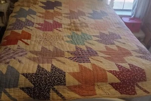 Vintage Quilt, Maple Leaf, Hand Sewn, Hand Quilted, 69.5x82.5" - Picture 1 of 24