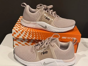 Nike Mujer Renovar En Temporada TR 10 PIEDRA MALVA / PLATA METALIZADA Zapatos TALLA 9.5 - Imagen 1 de 8