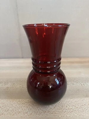 Vintage Anchor Hocking Royal Ruby Red Glass Vase Harding Pattern 1930s - Image 1 of 4