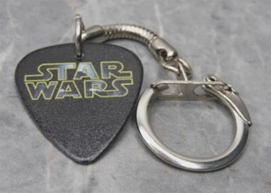 Star Wars Guitar Pick Keychain - Picture 1 of 2