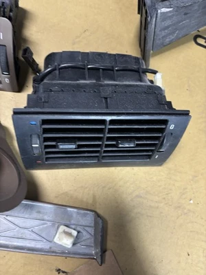 BMW E39 525i 528i 530i 540i M5 1999-2003 ventilaciones de aire traseras calefacción aire acondicionado consola central Foto 1 de 2