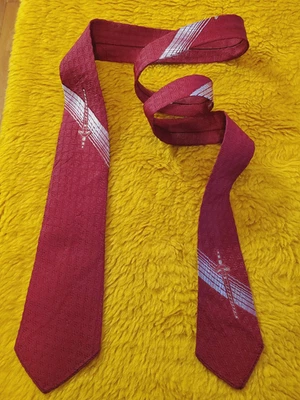 1940s 1950s ~ VINTAGE ~ ATOMIC SPACE AGE ~ MENS TIE ~ RED & SILVER ~ 51" - Image 1 of 4