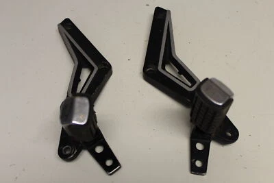 Honda V65 Sabre VF1100S 1984 estribo de pasajero trasero Foto 1 de 3