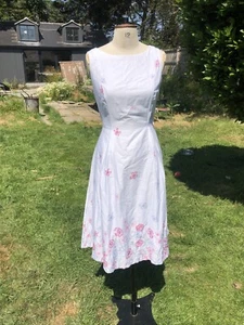 LAURA ASHLEY SIZE 12 - 14 100% COTTON DRESS 50S STYLE WHITE PINK FLORAL PRINT - Picture 1 of 18