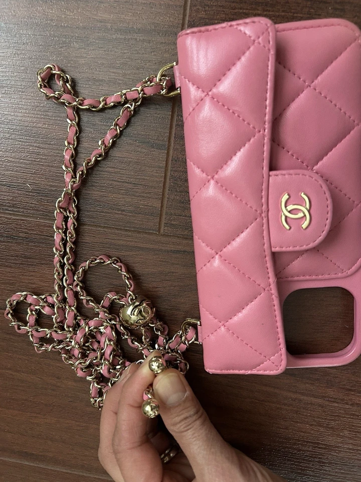 Funda de teléfono CHANEL iPhone Pro Max (se adapta a 12 Pro Max, 13 Plus, 14 Plus) Foto 1 de 4