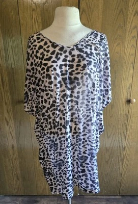 Pullover H&M Estampado Animal Leopardo Cuello en V Natación Encubrimiento Para Mujer M Usado Foto 1 de 4