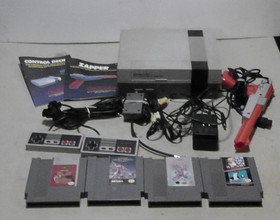 Pacchetto console Nintendo NES 4 giochi Mario, Double Dragon, Zapper 2 controller