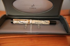 Stunning Parker Duofold Pearl and Black Centennial Fountain Pen 